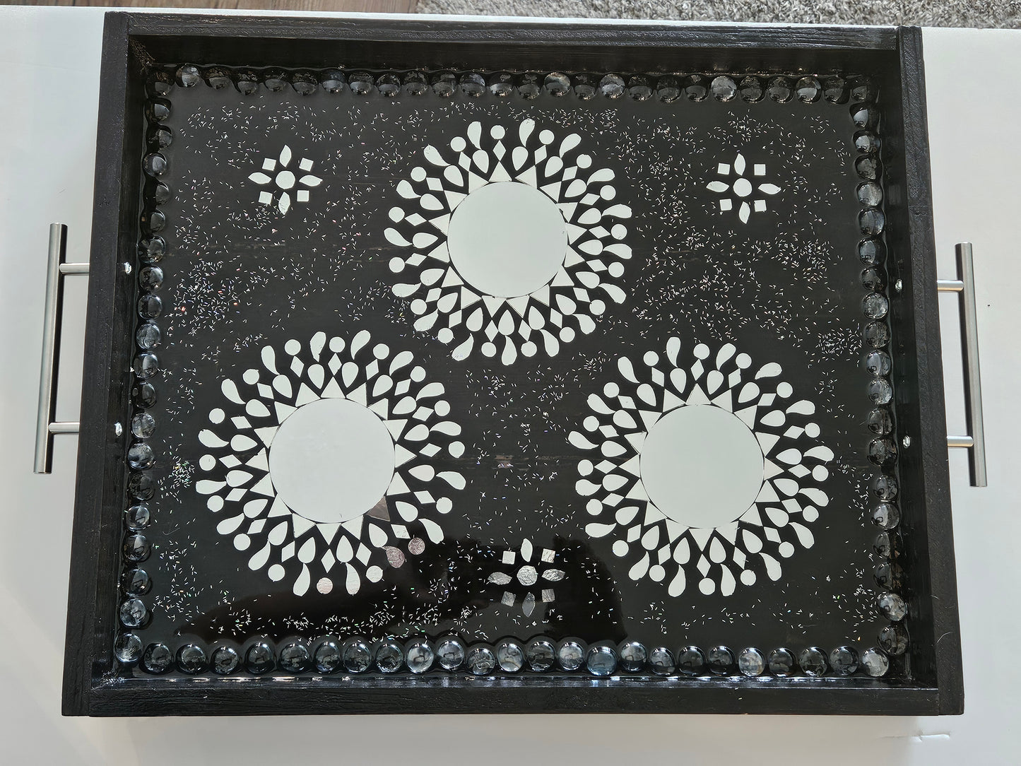 🖤 Handmade Black & White Decorative Tray – Modern Resin Art with Mirror Accents 🖤 (Copy)
